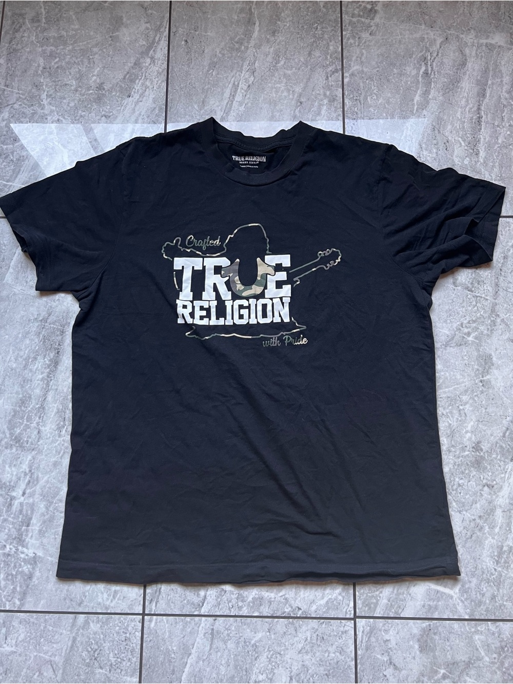 True Religion Mens XL Black Graphic T-Shirt Camo Horseshoe Guitar Logo Cotton